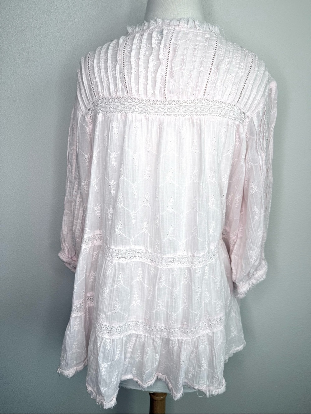 Sundance Catalog Blouse Light Pink “Mylah Eyelet Top” Boho Lace Tiered Coastal - Picture 4 of 7